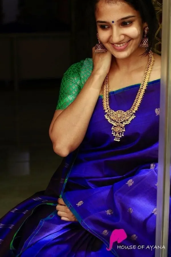 Marziyaa_Polka_Print_Banarasi_Jacquard_Saree_(Blue)