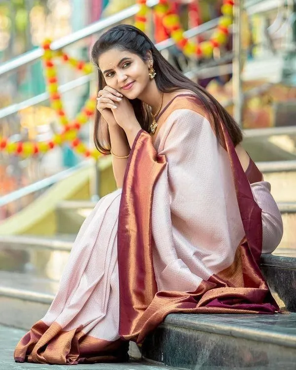 Marziyaa_Checkered_Banarasi_Jacquard_Saree_(White)