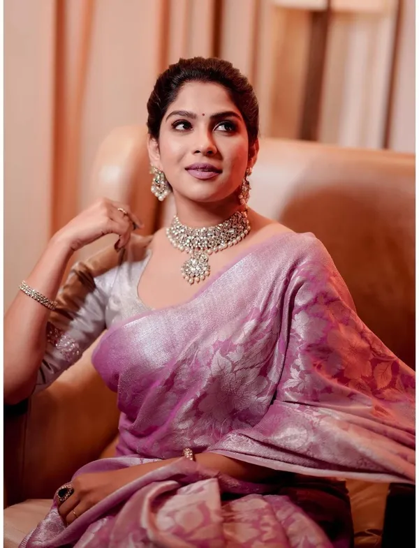 Marziyaa_Floral_Print_Banarasi_Jacquard_Saree_(Pink)