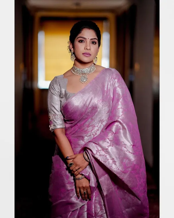 Marziyaa_Floral_Print_Banarasi_Jacquard_Saree_(Pink)