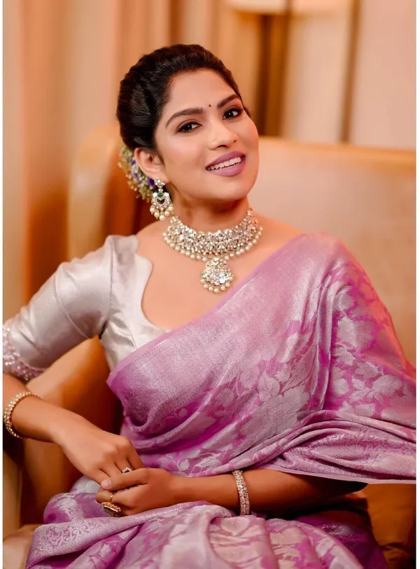 Marziyaa_Floral_Print_Banarasi_Jacquard_Saree_(Pink)