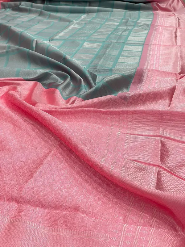 Marziyaa_Checkered_Banarasi_Jacquard_Saree_(Light_Blue_Pink)