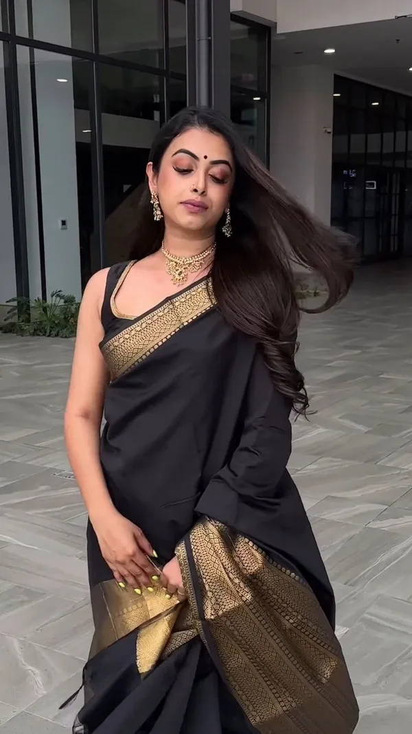 Marziyaa_Plain_Banarasi_Jacquard_Saree_(Black)