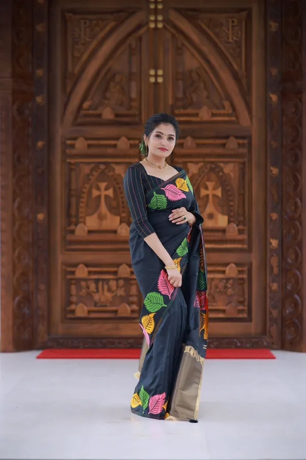 Marziyaa_Plain_Banarasi_Jacquard_Saree_(Black)