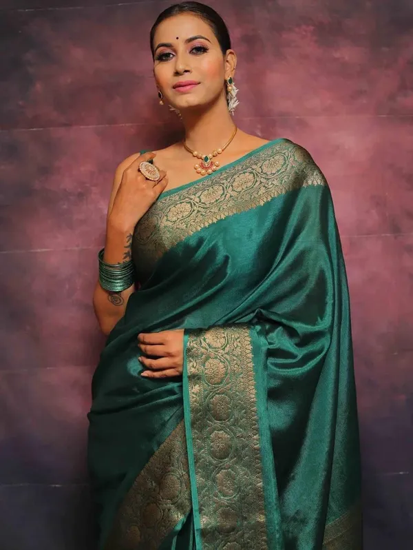 Marziyaa_Plain_Banarasi_Jacquard_Saree_(Green)