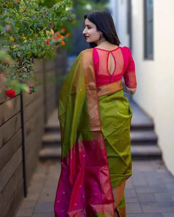 Marziyaa_Plain_Banarasi_Jacquard_Saree_(Light_Green)
