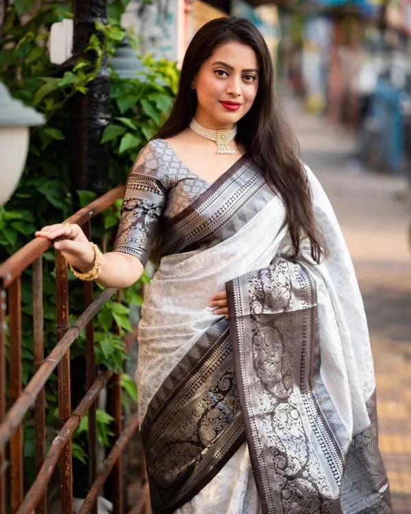 Marziyaa_Floral_Print_Banarasi_Jacquard_Saree_(White_Grey)