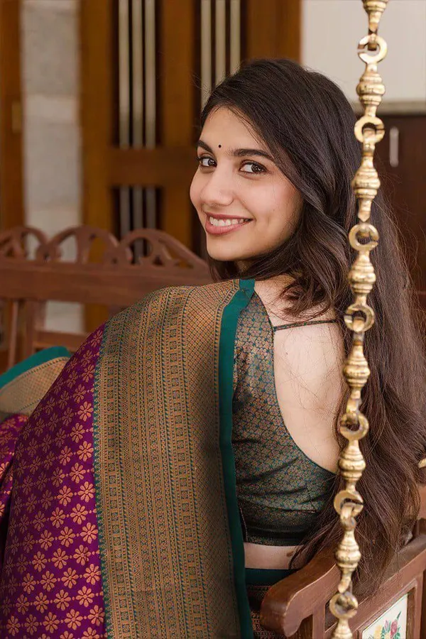 Marziyaa_Woven_Banarasi_Jacquard_Saree_(Maroon)