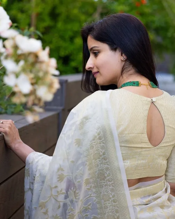 Marziyaa_Floral_Print_Banarasi_Jacquard_Saree_(White)