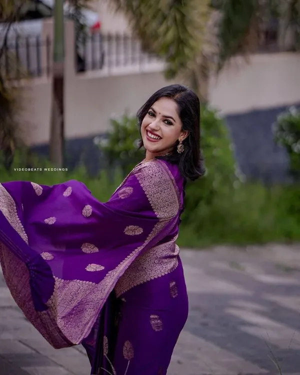 Marziyaa_Floral_Print_Banarasi_Jacquard_Saree_(Purple)