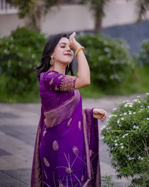 Marziyaa_Floral_Print_Banarasi_Jacquard_Saree_(Purple)