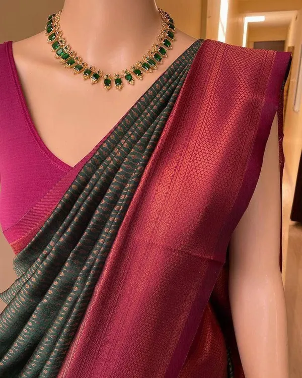 Marziyaa_Woven_Banarasi_Jacquard_Saree_(Green)