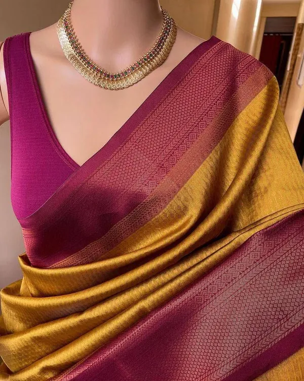 Marziyaa_Woven_Banarasi_Jacquard_Saree_(Red_Mustard)