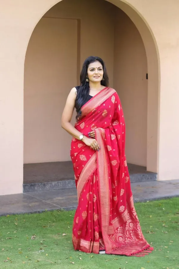 Marziyaa_Woven_Banarasi_Jacquard_Saree_(Red)