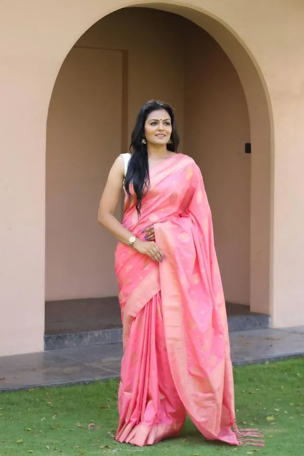Marziyaa_Woven_Banarasi_Jacquard_Saree_(Pink)