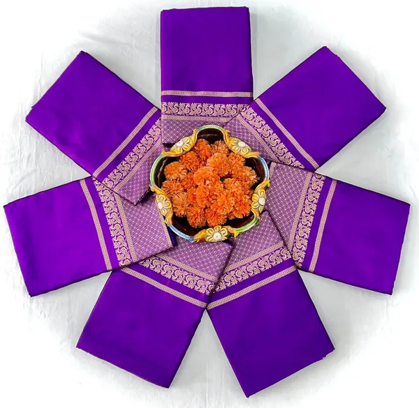 Marziyaa_Woven_Plain_Banarasi_Art_Silk_Saree_(Purple)