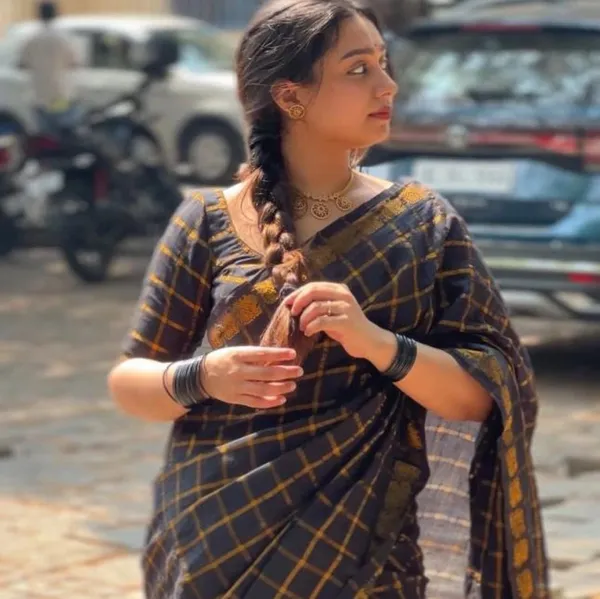 Marziyaa_Checkered_Daily_Wear_Brocade_Saree_(Black)