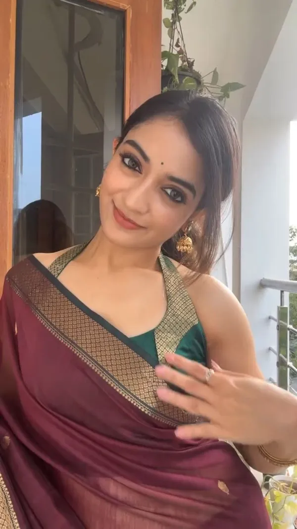 Marziyaa_Woven_Plain_Paithani_Jacquard_Saree_(Maroon)
