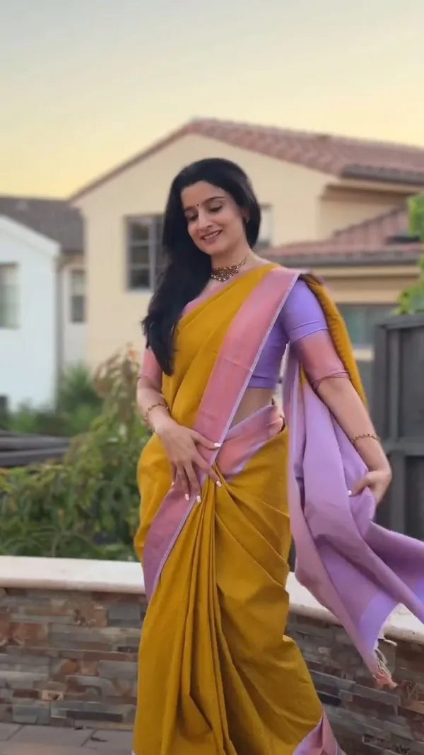 Marziyaa_Self_Design_Woven_Temple_Border_Daily_Wear_Cotton_Silk_Saree_(Yellow)