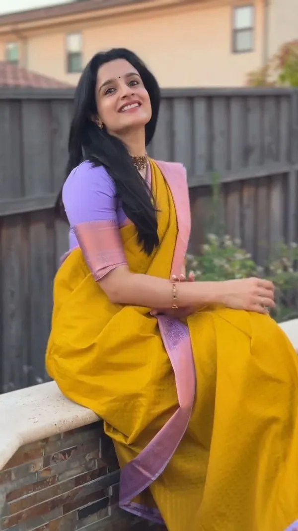 Marziyaa_Self_Design_Woven_Temple_Border_Daily_Wear_Cotton_Silk_Saree_(Yellow)