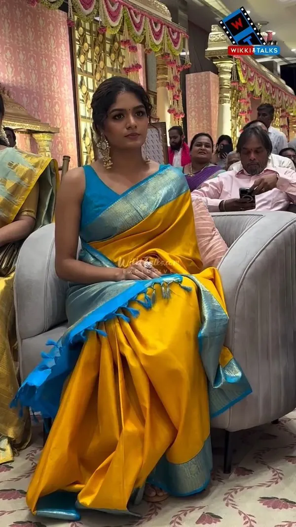 Marziyaa_Woven_Plain_Temple_Border_Banarasi_Jacquard_Saree_(Yellow)