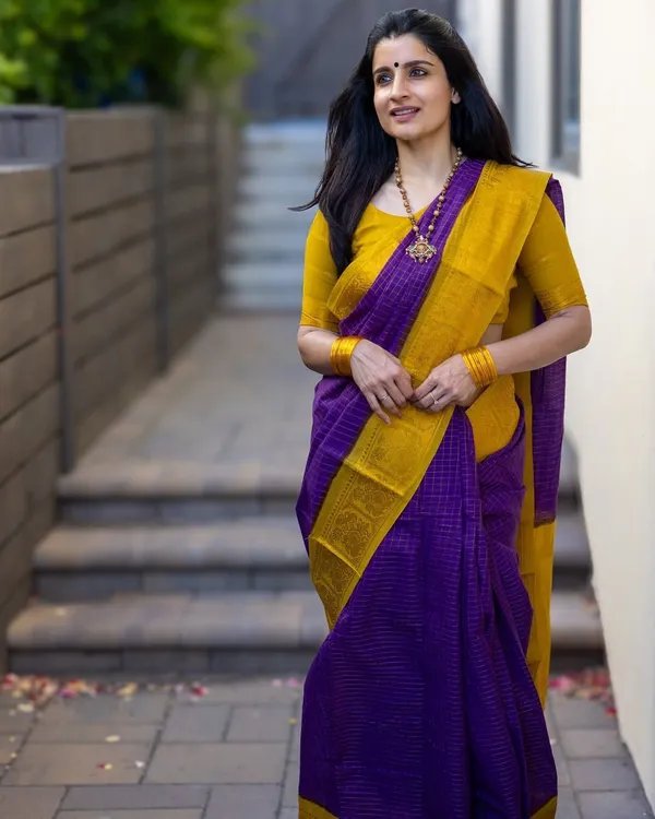 Marziyaa_Checkered_Woven_Daily_Wear_Jacquard_Saree_(Purple)