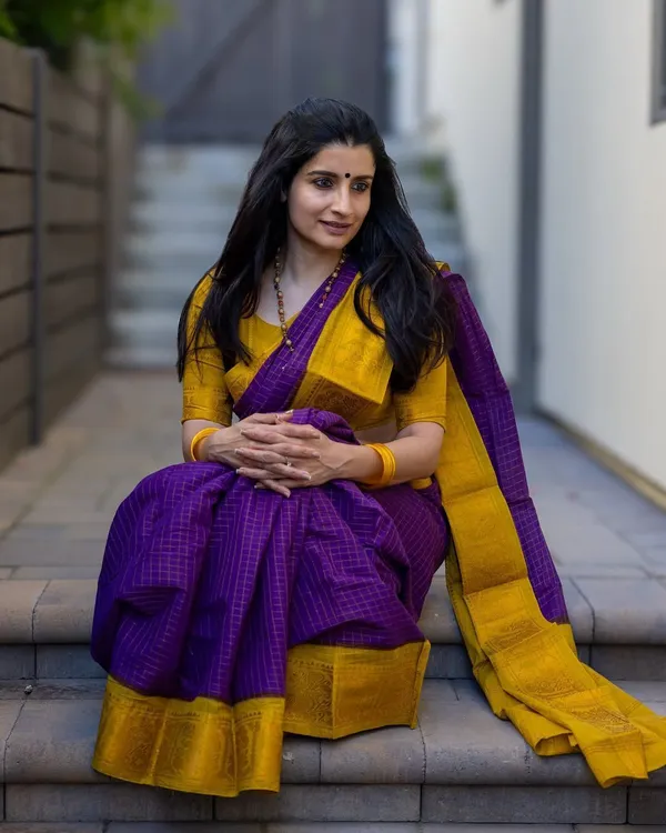 Marziyaa_Checkered_Woven_Daily_Wear_Jacquard_Saree_(Purple)