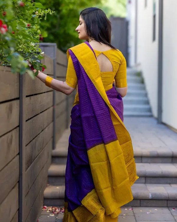 Marziyaa_Checkered_Woven_Daily_Wear_Jacquard_Saree_(Purple)