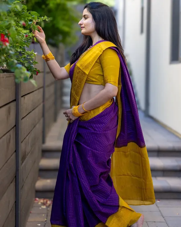 Marziyaa_Checkered_Woven_Daily_Wear_Jacquard_Saree_(Purple)
