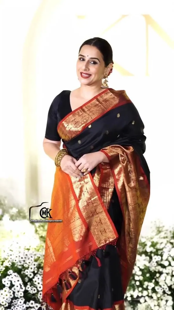 Marziyaa_Woven_Plain_Banarasi_Brocade_Saree_(Black)