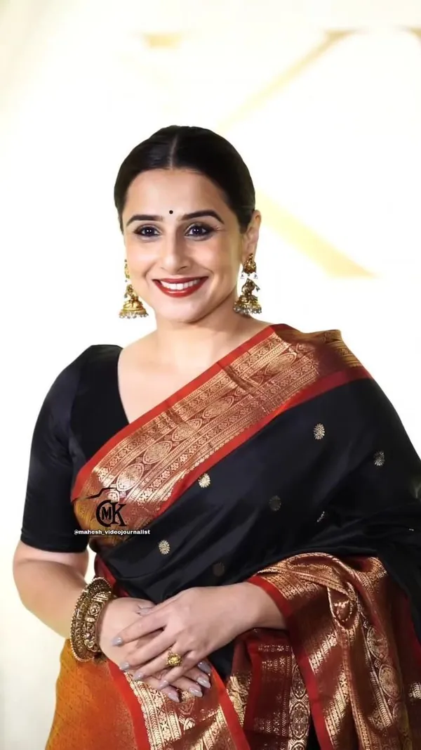 Marziyaa_Woven_Plain_Banarasi_Brocade_Saree_(Black)
