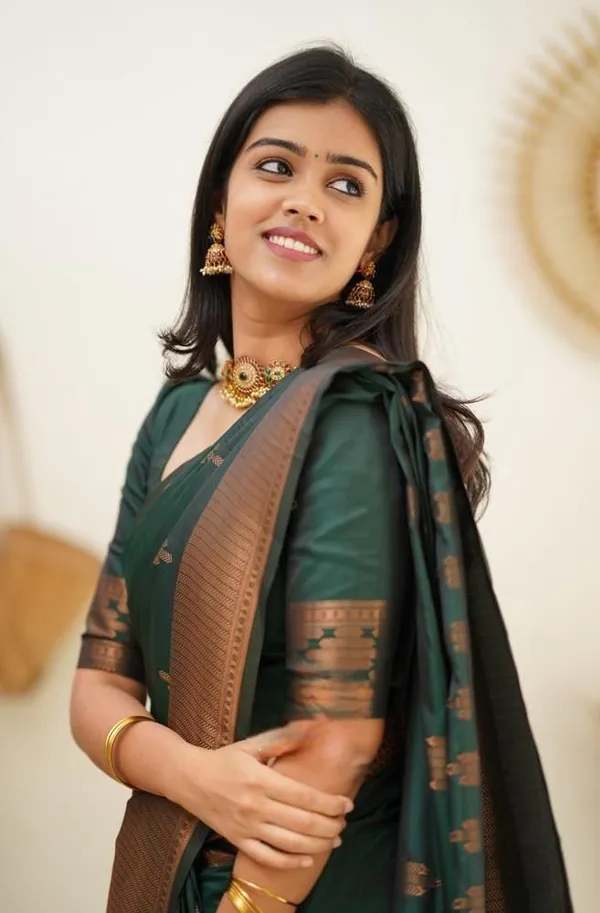 Marziyaa_Self_Design_Banarasi_Jacquard_Saree_(Green)