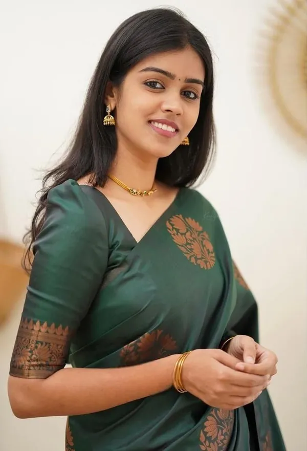 Marziyaa_Self_Design_Banarasi_Jacquard_Saree_(Green)