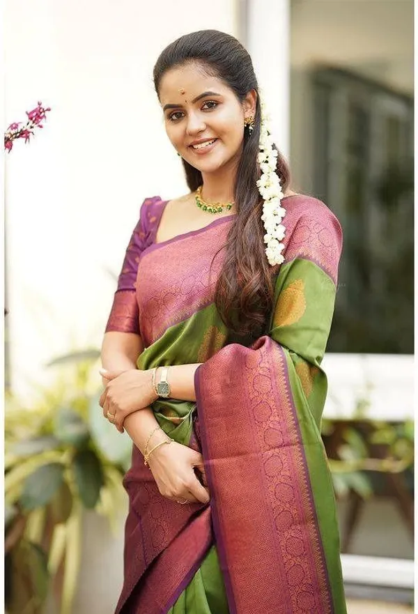 Marziyaa_Self_Design_Banarasi_Jacquard_Saree_(Green)