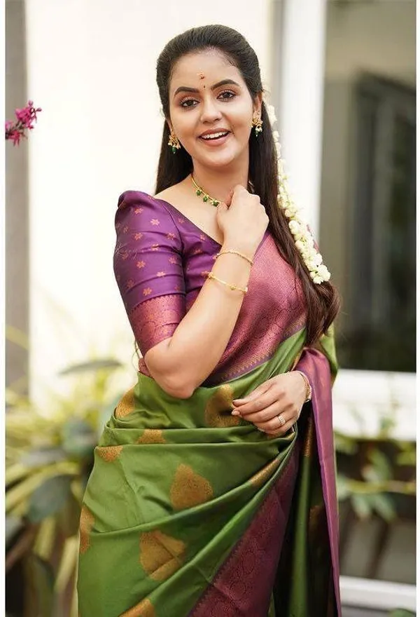 Marziyaa_Self_Design_Banarasi_Jacquard_Saree_(Green)