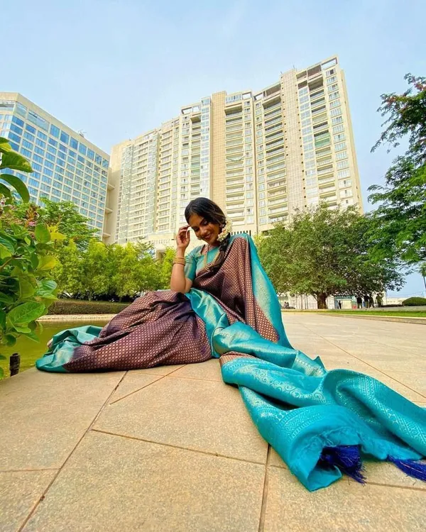 Marziyaa_Self_Design_Banarasi_Jacquard_Saree_(Light_Blue)