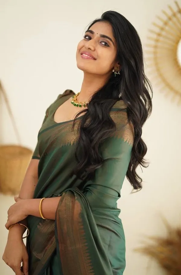 Marziyaa_Self_Design_Banarasi_Jacquard_Saree_(Green)