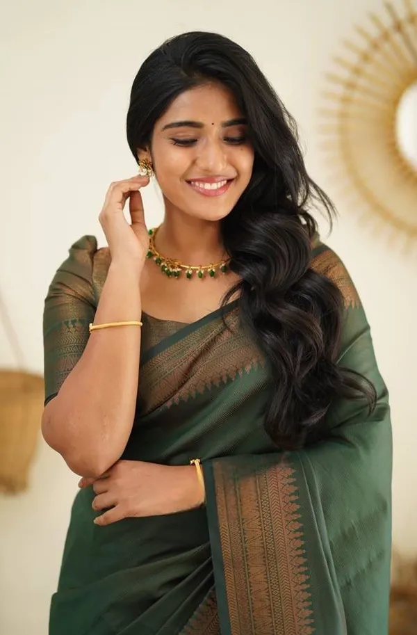 Marziyaa_Self_Design_Banarasi_Jacquard_Saree_(Green)