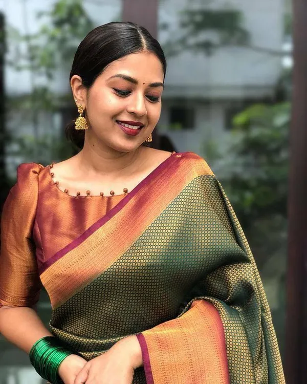 Marziyaa_Self_Design_Banarasi_Jacquard_Saree_(Green)