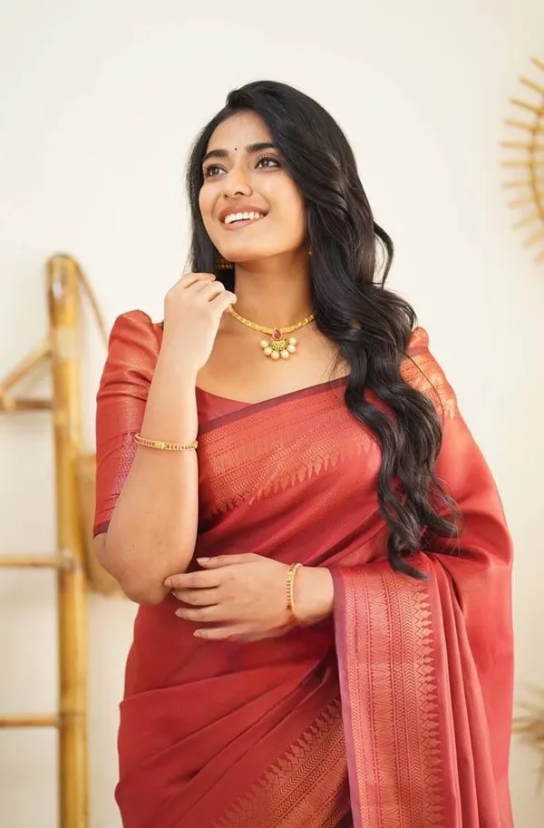 Marziyaa_Self_Design_Banarasi_Jacquard_Saree_(Red)