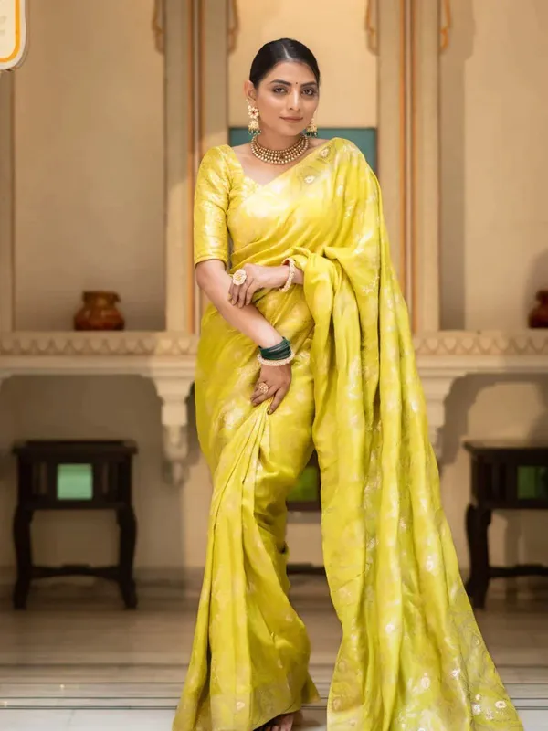Marziyaa_Self_Design_Banarasi_Jacquard_Saree_(Green)
