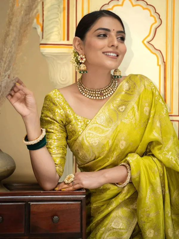 Marziyaa_Self_Design_Banarasi_Jacquard_Saree_(Green)