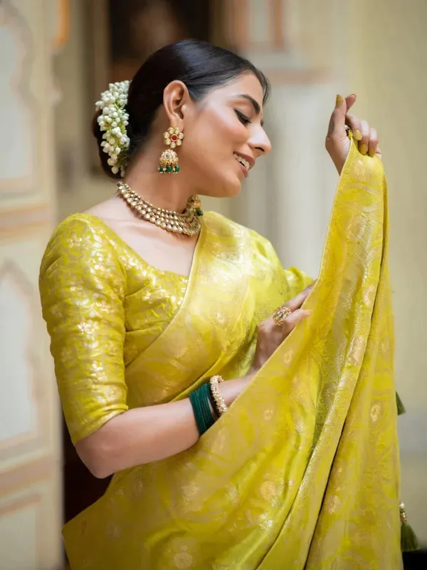 Marziyaa_Self_Design_Banarasi_Jacquard_Saree_(Green)