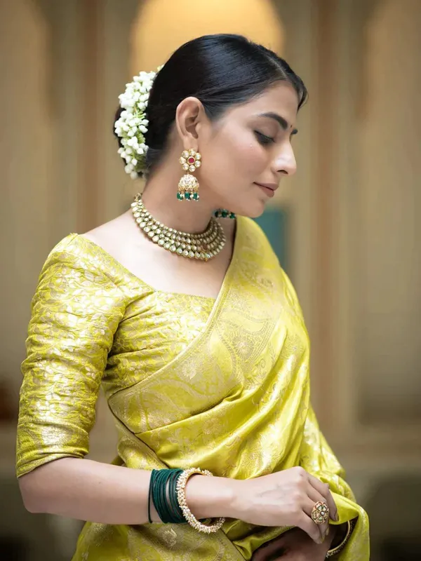 Marziyaa_Self_Design_Banarasi_Jacquard_Saree_(Green)