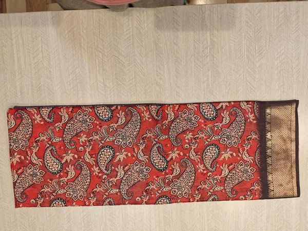 Red_Cotton_Paisley_Print_Golden_Border_Saree_For_Women