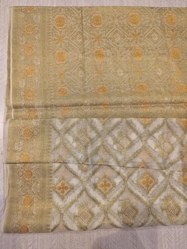 Golden_Beige_Silk_Blend_Ethnic_Zari_Work_Saree_For_Women