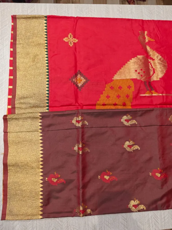 Red_And_Brown_Banarasi_Satin_Zari_Woven_Peacock_Motif_Saree_For_Women