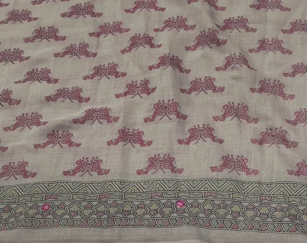 Ash_White_Linen_Madhubani_Kalamkari_Print_Mirror_Work_Saree_For_Women