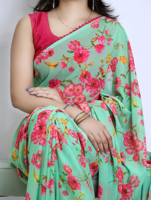 Green_Red_Weightless_Floral_Print_Lace_Border_Saree_For_Women