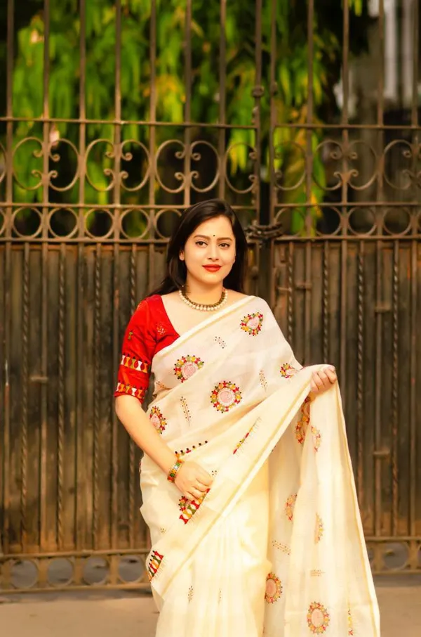 Cream_Kota_Chex_Warli_Embroidery_Zari_Weaving_Border_Saree_For_Women